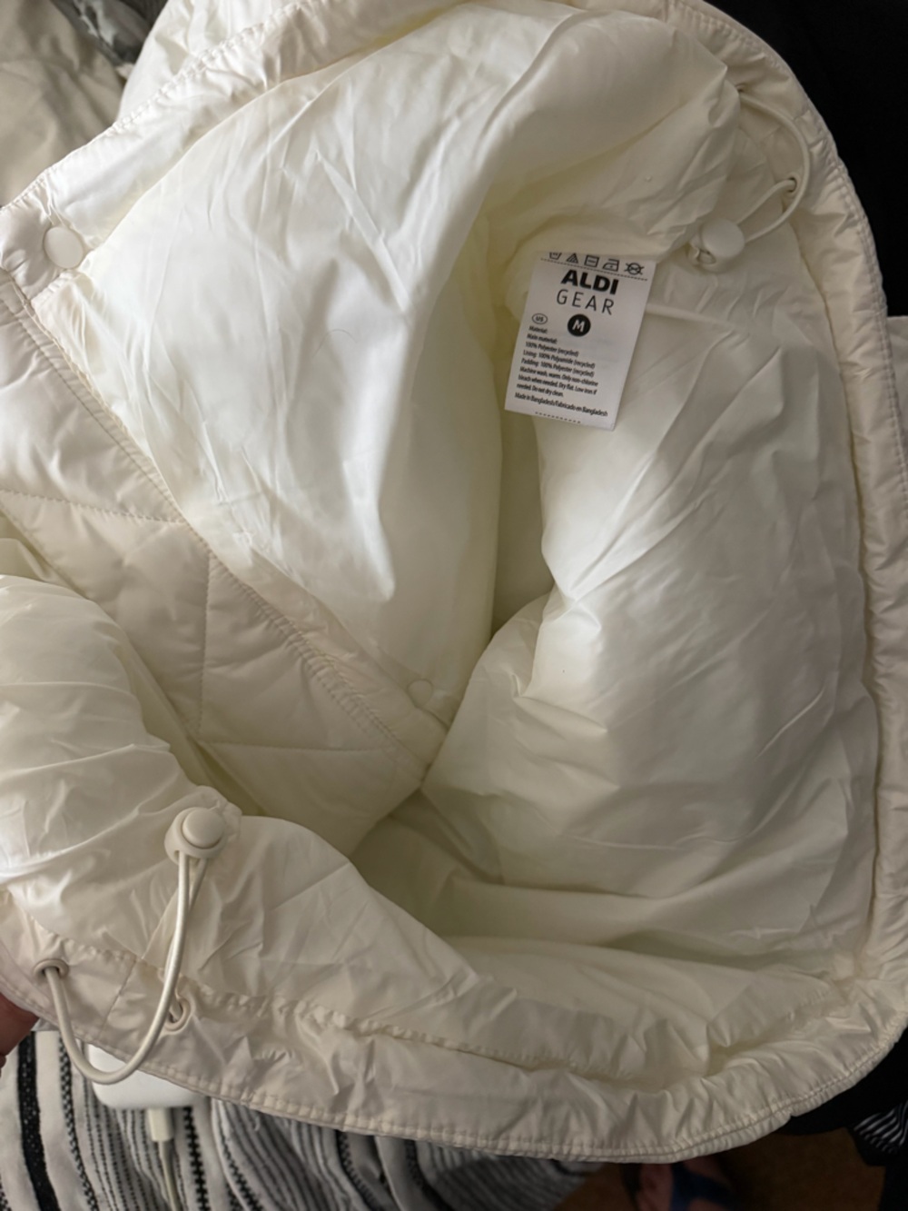 Aldi Gear Cream Puffer Vest with Hooded Collar - Picture 11 of 11